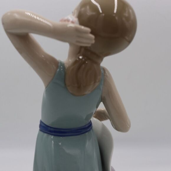 Lladro 5010 Prissy Girl in Blue Dress with Hat Figurine Statuette - Picture 8 of 16